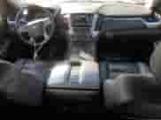 2019 Chevrolet Tahoe Premier z VIN 1GNSKCKJ9KR200083, wystawiony jako Copart lot #57910955 z przebiegiem 53 126 mil mil oraz Szkoda całkowita • Salvage title. Historia ofert i sprzedaży dostępna na DreamBid. Obrazek 8.