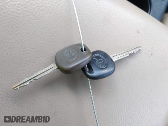 ✅ 2013 Toyota Sequoia Platinum • VIN: 5TDDW5G11DS090709 • Lot: 41487304. Wystawiony na IAAI z przebiegiem 195 297 mil. Bezpłatny archiwum sprzedaży aukcyjnych z USA i szczegółowy raport historii pojazdu na DreamBid. Zdjęcie 11.