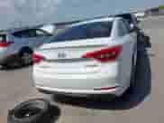 2015 Hyundai Sonata Sport z VIN 5NPE34AB3FH092236, wystawiony jako IAAI lot #43083552 z przebiegiem 89 391 mil mil oraz . Historia ofert i sprzedaży dostępna na DreamBid. Obrazek 17.