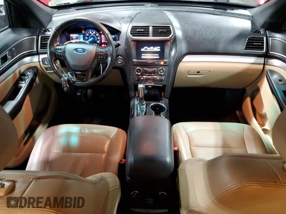 ✅ 2016 Ford Explorer XLT • VIN: 1FM5K8D81GGA87578 • Lot: 90136455. Wystawiony na Copart z przebiegiem 148 838 mil. Bezpłatny archiwum sprzedaży aukcyjnych z USA i szczegółowy raport historii pojazdu na DreamBid. Zdjęcie 8.