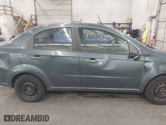 2010 Chevrolet Aveo 1LT z VIN KL1TD5DE0AB101850, wystawiony jako IAAI lot #43568813 z przebiegiem 110 996 mil mil oraz . Historia ofert i sprzedaży dostępna na DreamBid. Obrazek 13.
