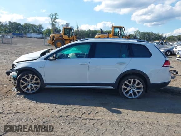 ✅ 2019 Volkswagen Golf S • VIN: 3VWM17AU5KM519857 • Lot: 43119440. Wystawiony na IAAI z przebiegiem 113 157 mil. Bezpłatny archiwum sprzedaży aukcyjnych z USA i szczegółowy raport historii pojazdu na DreamBid. Zdjęcie 15.