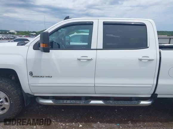 ✅ 2017 Chevrolet Silverado 2500HD LT • VIN: 1GC1KVEG4HF103805 • Lot: 42528905. Listed on IAAI with 306,889 mi. Free auction sales archive from the USA and detailed vehicle history report at DreamBid. Image 15.