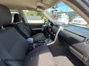 ✅ 2011 Suzuki Grand Vitara Premium • VIN: JS3TE0D23B4100407 • Lot: 71732535. Wystawiony na Copart z przebiegiem 98 575 mil. Bezpłatny archiwum sprzedaży aukcyjnych z USA i szczegółowy raport historii pojazdu na DreamBid. Zdjęcie 5.