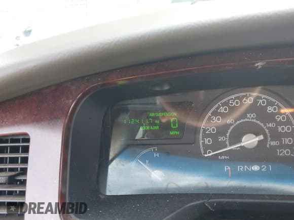 ✅ 2005 Lincoln Town Car Signature Limited • VIN: 1LNHM82W55Y643908 • Лот: 43406048. Опубликован ранее на IAAI с пробегом 112 411 миль. Бесплатный доступ к архиву аукционных продаж из США и подробный отчёт об истории автомобиля на DreamBid. Изображение 15.