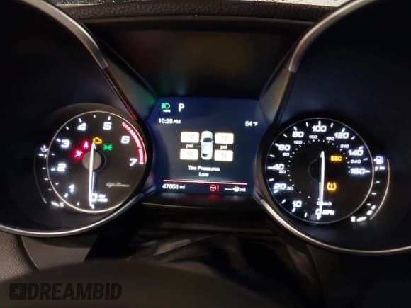 ✅ 2018 Alfa Romeo Giulia Ti Sport • VIN: ZARFAEEN8J7597597 • Лот: 41463527. Опубликован ранее на IAAI с пробегом 47 051 миль. Бесплатный доступ к архиву аукционных продаж из США и подробный отчёт об истории автомобиля на DreamBid. Изображение 7.