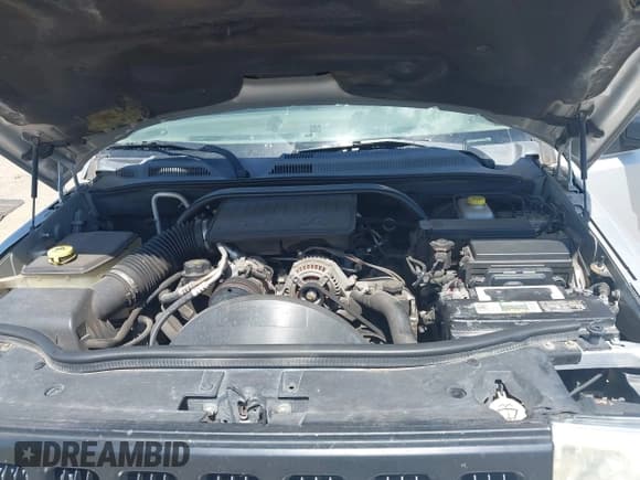 ✅ 2007 Jeep Commander Sport • VIN: 1J8HG48K87C598061 • Лот: 42809400. Опубликован ранее на IAAI с пробегом 200 961 миль. Бесплатный доступ к архиву аукционных продаж из США и подробный отчёт об истории автомобиля на DreamBid. Изображение 10.