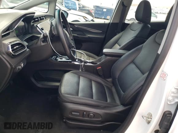 ✅ 2023 Chevrolet Bolt EV 2LT • VIN: 1G1FX6S0XP4148741 • Lot: 48296044. Wystawiony na Copart z przebiegiem 19 349 mil. Bezpłatny archiwum sprzedaży aukcyjnych z USA i szczegółowy raport historii pojazdu na DreamBid. Zdjęcie 7.
