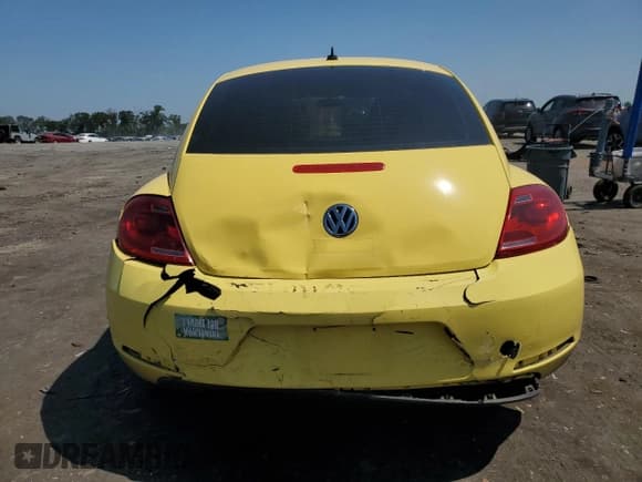 ✅ 2015 Volkswagen Beetle Fleet Edition • VIN: 3VWF17AT9FM635908 • Lot: 62085845. Listed on Copart with 78,056 mi. Free auction sales archive from the USA and detailed vehicle history report at DreamBid. Image 6.