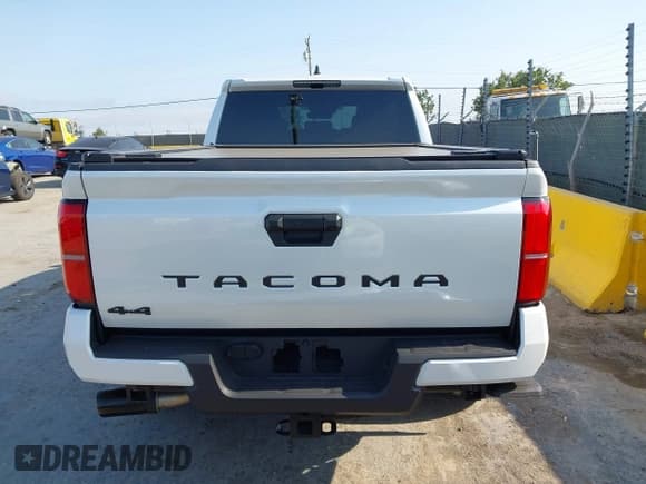 ✅ 2025 Toyota Tacoma SR • VIN: 3TYLB5JN7ST067889 • Лот: 42444254. Опубликован ранее на IAAI с пробегом 5 786 миль. Бесплатный доступ к архиву аукционных продаж из США и подробный отчёт об истории автомобиля на DreamBid. Изображение 17.