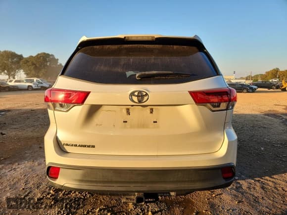 ✅ 2018 Toyota Highlander LE Plus • VIN: 5TDZZRFH7JS244662 • Lot: 91729435. Wystawiony na Copart z przebiegiem 166 221 mil. Bezpłatny archiwum sprzedaży aukcyjnych z USA i szczegółowy raport historii pojazdu na DreamBid. Zdjęcie 6.