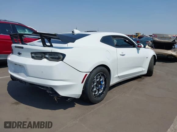 ✅ 2019 Chevrolet Camaro 2SS • VIN: 1G1FH1R7XK0104581 • Lot: 42678978. Listed on IAAI with 114,169 mi. Free auction sales archive from the USA and detailed vehicle history report at DreamBid. Image 4.