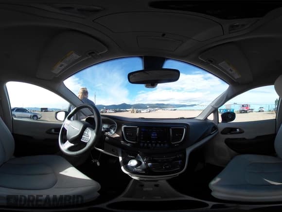 ✅ 2017 Chrysler Pacifica Touring • VIN: 2C4RC1DG3HR565288 • Lot: 42215711. Wystawiony na IAAI z przebiegiem 99 159 mil. Bezpłatny archiwum sprzedaży aukcyjnych z USA i szczegółowy raport historii pojazdu na DreamBid. Zdjęcie 18.