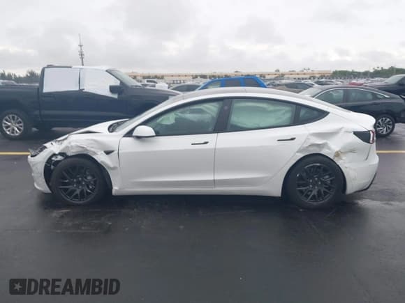 ✅ 2024 Tesla Model 3 • VIN: 5YJ3E1EAXRF740594 • Lot: 42423152. Wystawiony na IAAI z przebiegiem 7 604 mil. Bezpłatny archiwum sprzedaży aukcyjnych z USA i szczegółowy raport historii pojazdu na DreamBid. Zdjęcie 14.