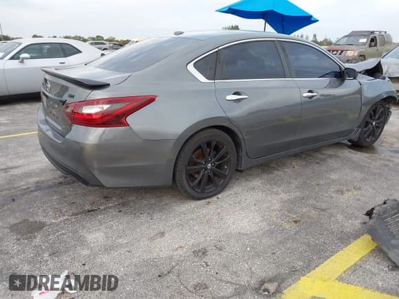 ✅ 2018 Nissan Altima SL • VIN: 1N4AL3AP5JC182311 • Lot: 43628576. Listed on IAAI with 117,950 mi. Free auction sales archive from the USA and detailed vehicle history report at DreamBid. Image 4.