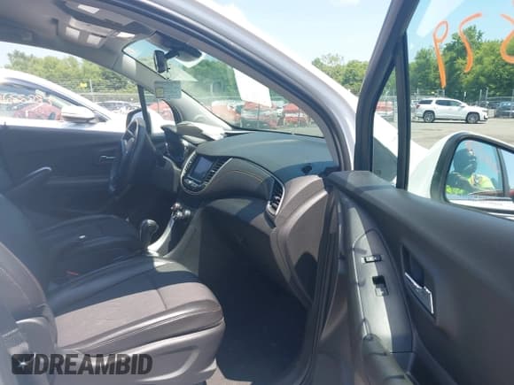 ✅ 2020 Chevrolet Trax LT • VIN: 3GNCJPSB9LL320434 • Lot: 42697879. Wystawiony na IAAI z przebiegiem 30 679 mil. Bezpłatny archiwum sprzedaży aukcyjnych z USA i szczegółowy raport historii pojazdu na DreamBid. Zdjęcie 5.