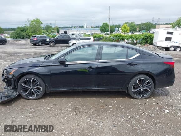 ✅ 2024 Nissan Altima SR • VIN: 1N4BL4CW1RN313233 • Lot: 42465421. Listed on IAAI with 24,028 mi. Free auction sales archive from the USA and detailed vehicle history report at DreamBid. Image 14.