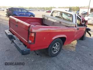 1996 Dodge Dakota z VIN 1B7FL26P0TS644236, wystawiony jako IAAI lot #42032813 z przebiegiem 191 882 mil mil oraz . Historia ofert i sprzedaży dostępna na DreamBid. Obrazek 4.