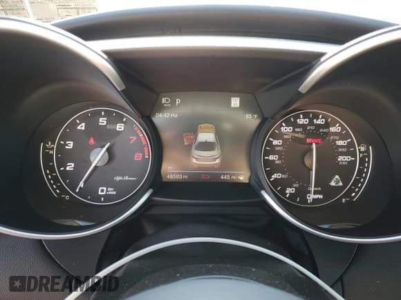 ✅ 2021 Alfa Romeo Giulia Quadrifoglio • VIN: ZARFAMEV3M7643268 • Lot: 71452985. Wystawiony na Copart z przebiegiem 48 593 mil. Bezpłatny archiwum sprzedaży aukcyjnych z USA i szczegółowy raport historii pojazdu na DreamBid. Zdjęcie 9.