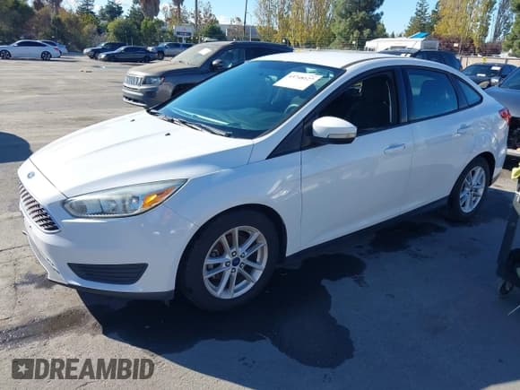 ✅ 2015 Ford Focus SE • VIN: 1FADP3F21FL206982 • Lot: 43748127. Wystawiony na IAAI z przebiegiem 120 288 mil. Bezpłatny archiwum sprzedaży aukcyjnych z USA i szczegółowy raport historii pojazdu na DreamBid. Zdjęcie 2.