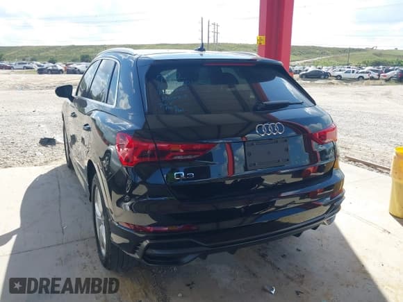 ✅ 2020 Audi Q3 S line Premium • VIN: WA1DECF38L1023458 • Lot: 40841994. Wystawiony na IAAI z przebiegiem 21 710 mil. Bezpłatny archiwum sprzedaży aukcyjnych z USA i szczegółowy raport historii pojazdu na DreamBid. Zdjęcie 3.