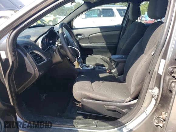 ✅ 2013 Dodge Avenger SE V6 • VIN: 1C3CDZAG6DN748945 • Lot: 74263654. Wystawiony na Copart z przebiegiem 150 235 mil. Bezpłatny archiwum sprzedaży aukcyjnych z USA i szczegółowy raport historii pojazdu na DreamBid. Zdjęcie 7.