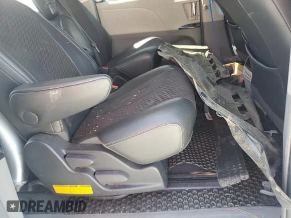 ✅ 2012 Toyota Sienna SE • VIN: 5TDXK3DC9CS183950 • Lot: 70873765. Listed on Copart with 180,359 mi. Free auction sales archive from the USA and detailed vehicle history report at DreamBid. Image 10.