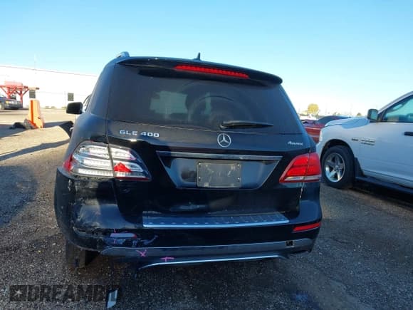 ✅ 2019 Mercedes-Benz GLE 400 • VIN: 4JGDA5GB3KB215345 • Lot: 43480088. Wystawiony na IAAI z przebiegiem 73 864 mil. Bezpłatny archiwum sprzedaży aukcyjnych z USA i szczegółowy raport historii pojazdu na DreamBid. Zdjęcie 16.