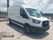 ✅ 2024 Ford Transit Cargo • VIN: 1FTBR1C86RKB18111 • Lot: 42425067. Wystawiony na IAAI z przebiegiem 23 778 mil. Bezpłatny archiwum sprzedaży aukcyjnych z USA i szczegółowy raport historii pojazdu na DreamBid. Zdjęcie 1.