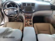 ✅ 2011 Toyota Highlander Limited • VIN: 5TDYK3EH1BS025227 • Lot: 85580625. Listed on Copart with 198,430 mi. Free auction sales archive from the USA and detailed vehicle history report at DreamBid. Image 8.