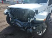 ✅ 2021 Jeep Wrangler Unlimited Sahara • VIN: 1C4HJXEG9MW532302 • Lot: 41646755. Wystawiony na IAAI z przebiegiem 32 893 mil. Bezpłatny archiwum sprzedaży aukcyjnych z USA i szczegółowy raport historii pojazdu na DreamBid. Zdjęcie 6.