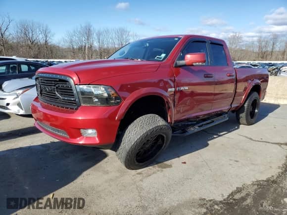 2010 Dodge 1500 SLT z VIN 1D7RV1GT6AS137583, wystawiony jako Copart lot #82700324 z przebiegiem 115 725 mil mil oraz Szkoda całkowita • Salvage title. Historia ofert i sprzedaży dostępna na DreamBid. Obrazek 1.