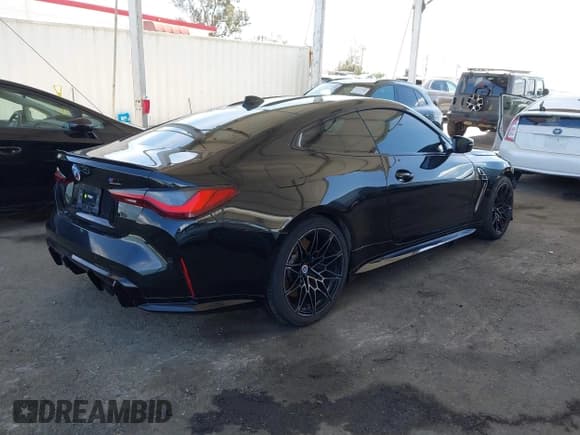 ✅ 2023 BMW M4 Competition • VIN: WBS33AZ00PCL63199 • Lot: 41917337. Wystawiony na IAAI z przebiegiem 37 786 mil. Bezpłatny archiwum sprzedaży aukcyjnych z USA i szczegółowy raport historii pojazdu na DreamBid. Zdjęcie 4.