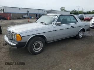 ✅ 1982 Mercedes-Benz 300 • VIN: WDBAB53A2CB000735 • Lot: 55558185. Wystawiony na Copart z przebiegiem 176 245 mil. Bezpłatny archiwum sprzedaży aukcyjnych z USA i szczegółowy raport historii pojazdu na DreamBid. Zdjęcie 1.