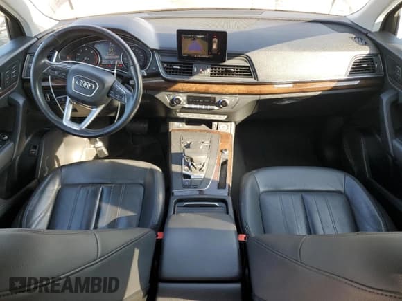 ✅ 2020 Audi Q5 Premium • VIN: WA1ANAFY5L2062070 • Lot: 81369675. Wystawiony na Copart z przebiegiem 133 172 mil. Bezpłatny archiwum sprzedaży aukcyjnych z USA i szczegółowy raport historii pojazdu na DreamBid. Zdjęcie 8.