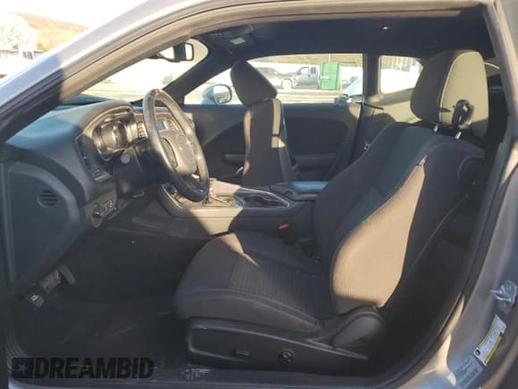 ✅ 2017 Dodge Challenger R/T • VIN: 2C3CDZBT7HH604511 • Lot: 43151223. Wystawiony na Copart z przebiegiem 61 994 mil. Bezpłatny archiwum sprzedaży aukcyjnych z USA i szczegółowy raport historii pojazdu na DreamBid. Zdjęcie 7.