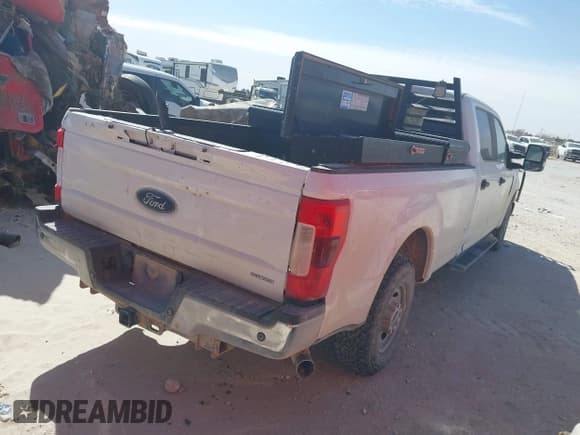 ✅ 2019 Ford F-250 XL • VIN: 1FT7W2A69KEC68823 • Lot: 41689175. Wystawiony na IAAI z przebiegiem 153 022 mil. Bezpłatny archiwum sprzedaży aukcyjnych z USA i szczegółowy raport historii pojazdu na DreamBid. Zdjęcie 4.