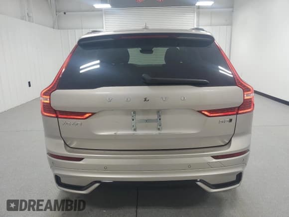 ✅ 2025 Volvo XC60 Core • VIN: YV4M12RJ7S1093423 • Лот: 70765565. Опубликован ранее на Copart с пробегом 14 396 миль. Бесплатный доступ к архиву аукционных продаж из США и подробный отчёт об истории автомобиля на DreamBid. Изображение 6.