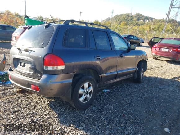 ✅ 2006 Hyundai Santa Fe GLS • VIN: KM8SC73D16U104176 • Лот: 43419641. Опубликован ранее на IAAI с пробегом Не указан. Бесплатный доступ к архиву аукционных продаж из США и подробный отчёт об истории автомобиля на DreamBid. Изображение 4.