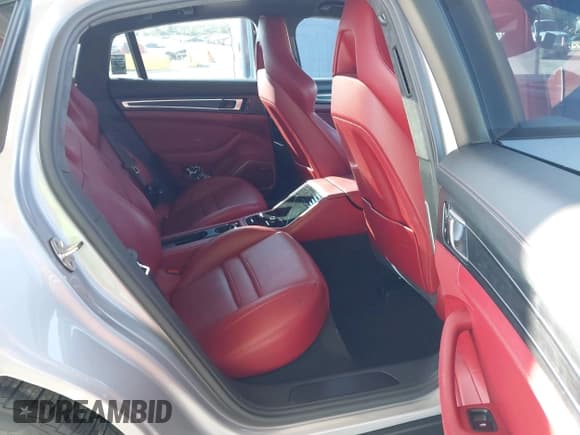 ✅ 2021 Porsche Panamera GTS • VIN: WP0AG2A75ML147958 • Lot: 43576210. Wystawiony na IAAI z przebiegiem 29 514 mil. Bezpłatny archiwum sprzedaży aukcyjnych z USA i szczegółowy raport historii pojazdu na DreamBid. Zdjęcie 8.