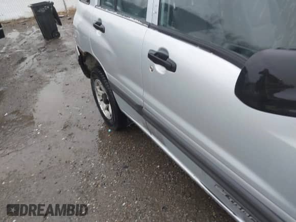 2000 Chevrolet Tracker z VIN 2CNBJ13C5Y6945428, wystawiony jako IAAI lot #42109319 z przebiegiem 24 206 mil mil oraz . Historia ofert i sprzedaży dostępna na DreamBid. Obrazek 16.