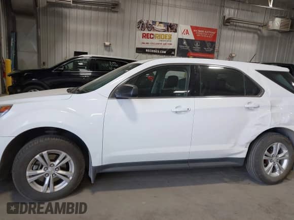 2017 Chevrolet Equinox LS z VIN 2GNALBEK5H1529114, wystawiony jako IAAI lot #43371907 z przebiegiem 126 745 mil mil oraz . Historia ofert i sprzedaży dostępna na DreamBid. Obrazek 14.