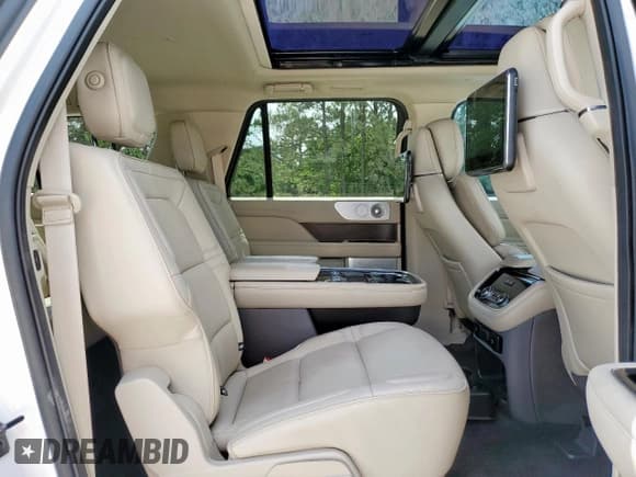✅ 2019 Lincoln Navigator Reserve • VIN: 5LMJJ3LT7KEL04689 • Лот: 58230525. Опубликован ранее на Copart с пробегом 66 704 миль. Бесплатный доступ к архиву аукционных продаж из США и подробный отчёт об истории автомобиля на DreamBid. Изображение 11.