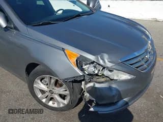 ✅ 2013 Hyundai Sonata SE • VIN: 5NPEC4AC7DH707537 • Lot: 43526598. Wystawiony na IAAI z przebiegiem 228 593 mil. Bezpłatny archiwum sprzedaży aukcyjnych z USA i szczegółowy raport historii pojazdu na DreamBid. Zdjęcie 6.