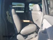 ✅ 1999 Chevrolet Suburban • VIN: 3GNFK16R9XG147947 • Lot: 43211972. Wystawiony na IAAI z przebiegiem 63 492 mil. Bezpłatny archiwum sprzedaży aukcyjnych z USA i szczegółowy raport historii pojazdu na DreamBid. Zdjęcie 8.