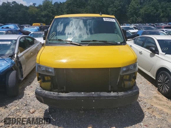 ✅ 2021 Chevrolet Express Cargo • VIN: 1GCWGAFP5M1174873 • Lot: 65430575. Wystawiony na Copart z przebiegiem 201 014 mil. Bezpłatny archiwum sprzedaży aukcyjnych z USA i szczegółowy raport historii pojazdu na DreamBid. Zdjęcie 5.