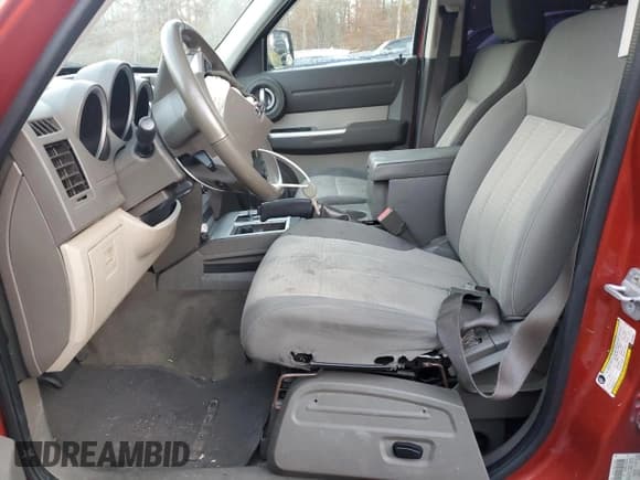 ✅ 2007 Dodge Nitro SLT • VIN: 1D8GU58K27W602896 • Lot: 85741355. Wystawiony na Copart z przebiegiem 183 044 mil. Bezpłatny archiwum sprzedaży aukcyjnych z USA i szczegółowy raport historii pojazdu na DreamBid. Zdjęcie 7.