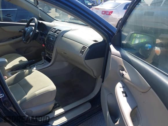 ✅ 2011 Toyota Corolla L • VIN: 2T1BU4EE6BC584809 • Lot: 43273896. Wystawiony na IAAI z przebiegiem 131 036 mil. Bezpłatny archiwum sprzedaży aukcyjnych z USA i szczegółowy raport historii pojazdu na DreamBid. Zdjęcie 5.