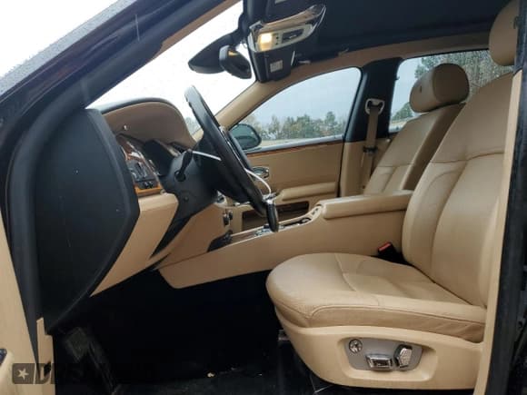 ✅ 2012 Rolls-Royce Ghost • VIN: SCA664L56CUX65693 • Lot: 87098895. Wystawiony na Copart z przebiegiem 76 793 mil. Bezpłatny archiwum sprzedaży aukcyjnych z USA i szczegółowy raport historii pojazdu na DreamBid. Zdjęcie 7.