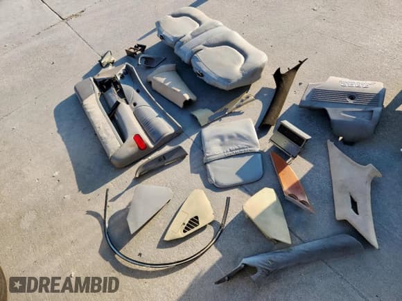 ✅ 1997 Buick Riviera • VIN: 1G4GD2211V4705731 • Лот: 70320995. Опубликован ранее на Copart с пробегом Не указан. Бесплатный доступ к архиву аукционных продаж из США и подробный отчёт об истории автомобиля на DreamBid. Изображение 12.